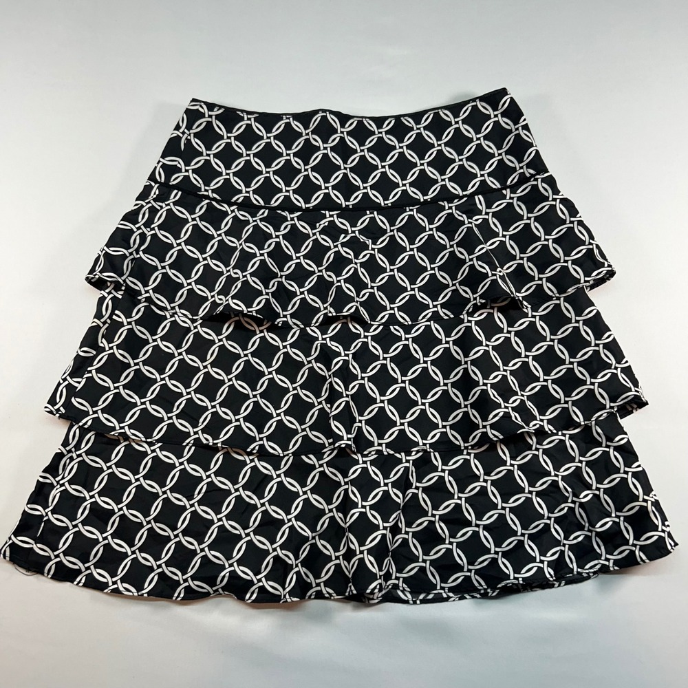 White House Black Market Black White Geometric Tiered Ruffle Mini Skirt Size‎ 0